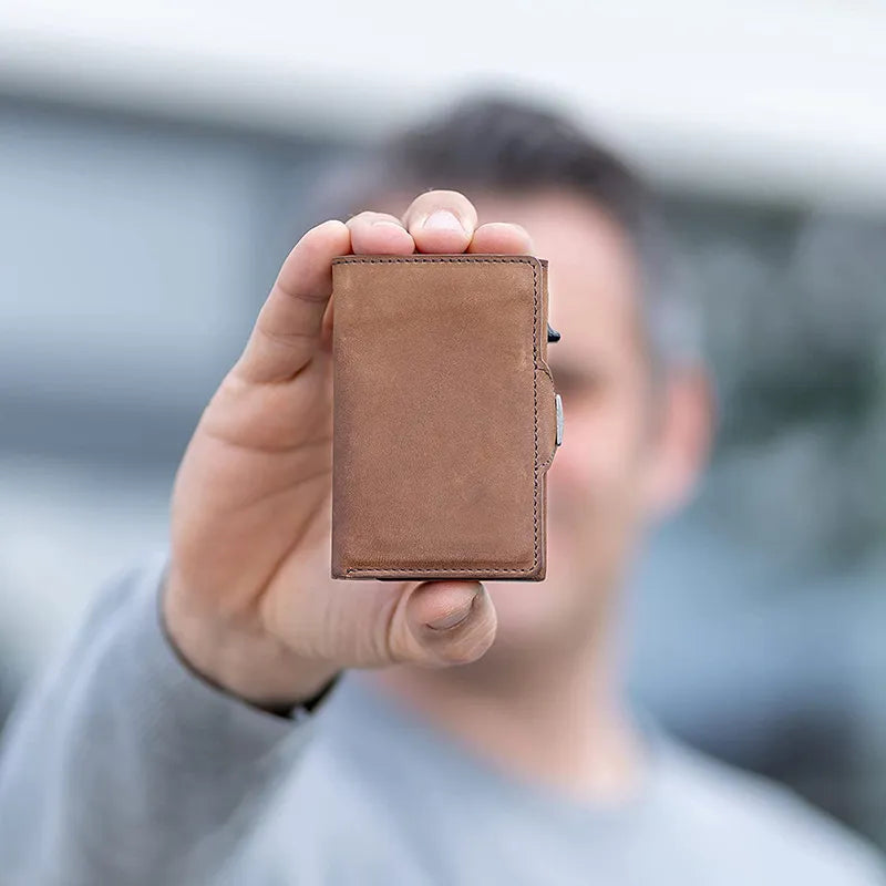 Carteira de Couro Masculina com Proteção RFID PinnacleLeather